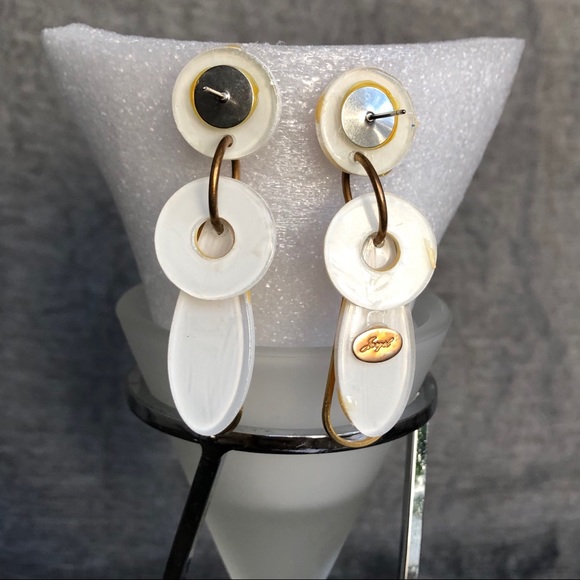 VINTAGE, BRIGHT YELLOW, WHITE, & SPLASHES OF GOLD ON ACRYLIC EARRINGS - Picture 3 of 5